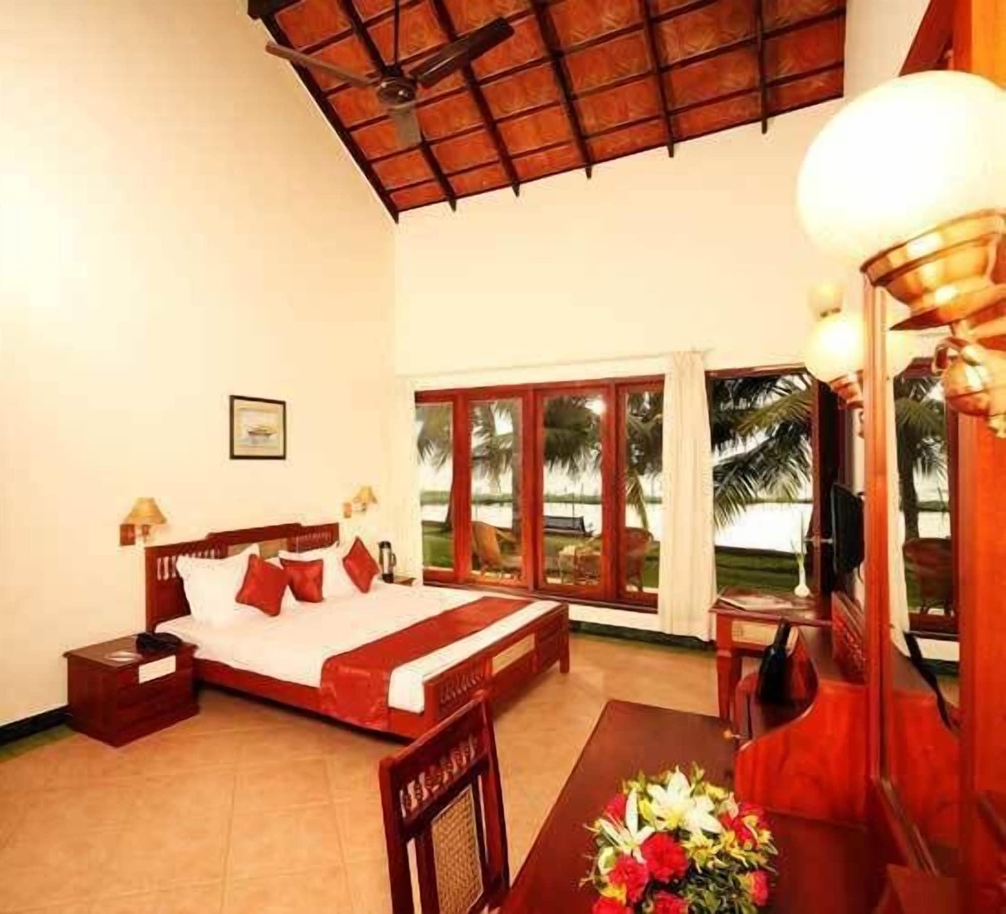 อาบัด วิสเพอริ่ง ปาล์มส์ คุมาราคม Hotel ภายนอก รูปภาพ