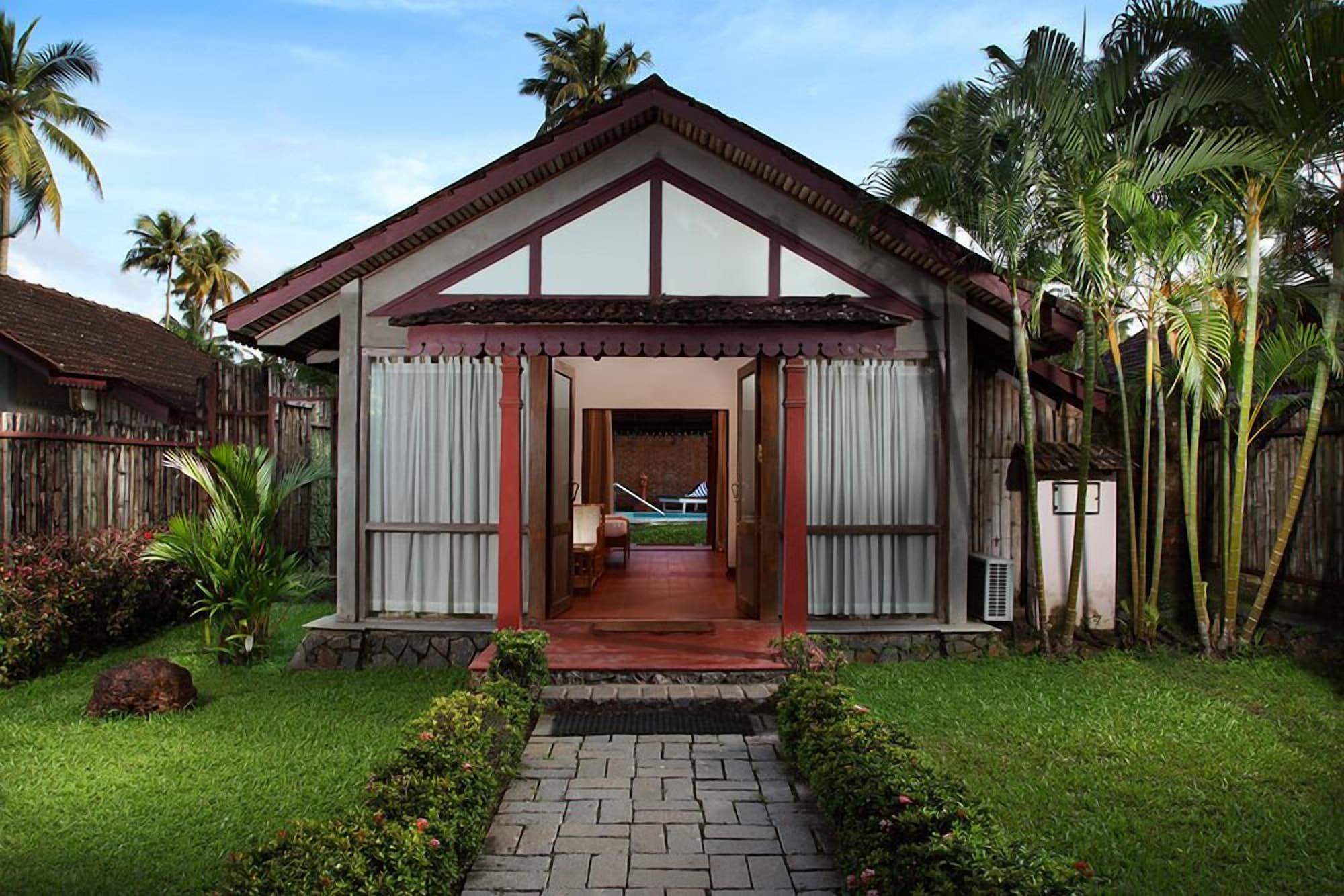 อาบัด วิสเพอริ่ง ปาล์มส์ คุมาราคม Hotel ภายนอก รูปภาพ