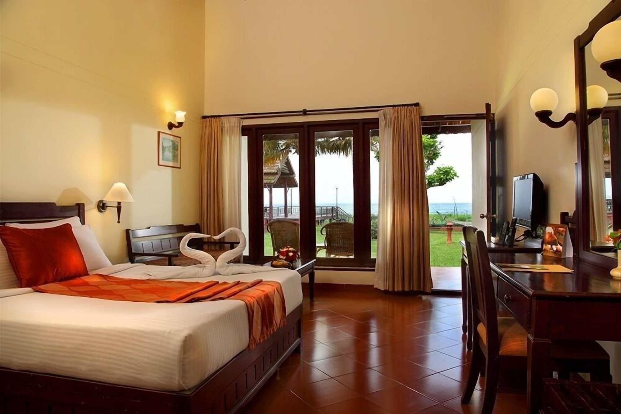 อาบัด วิสเพอริ่ง ปาล์มส์ คุมาราคม Hotel ภายนอก รูปภาพ
