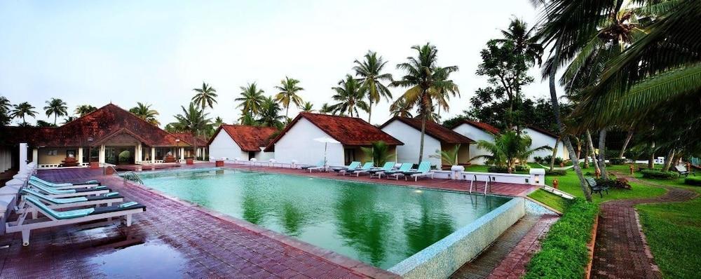 อาบัด วิสเพอริ่ง ปาล์มส์ คุมาราคม Hotel ภายนอก รูปภาพ