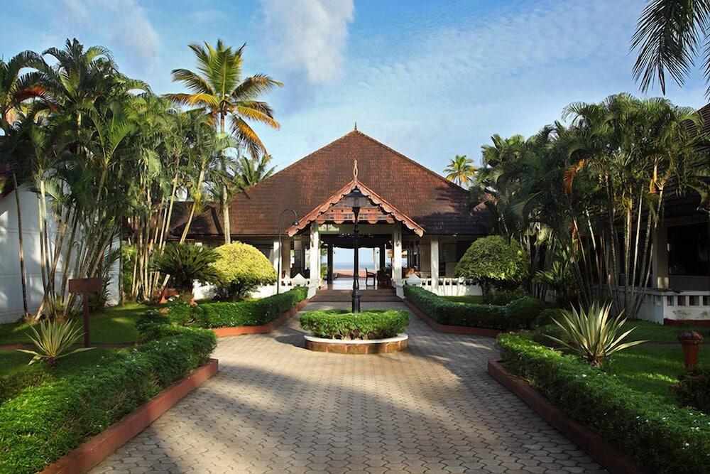 อาบัด วิสเพอริ่ง ปาล์มส์ คุมาราคม Hotel ภายนอก รูปภาพ