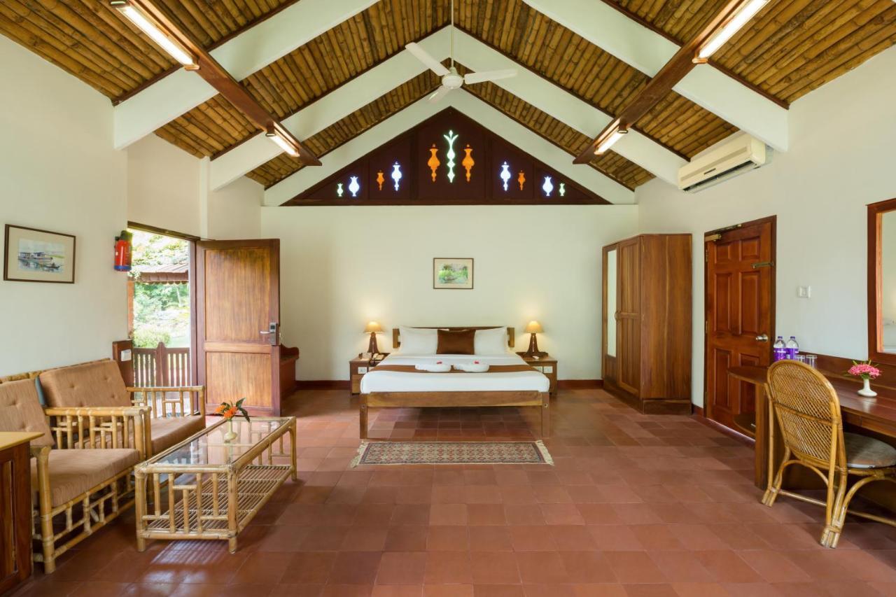 อาบัด วิสเพอริ่ง ปาล์มส์ คุมาราคม Hotel ภายนอก รูปภาพ