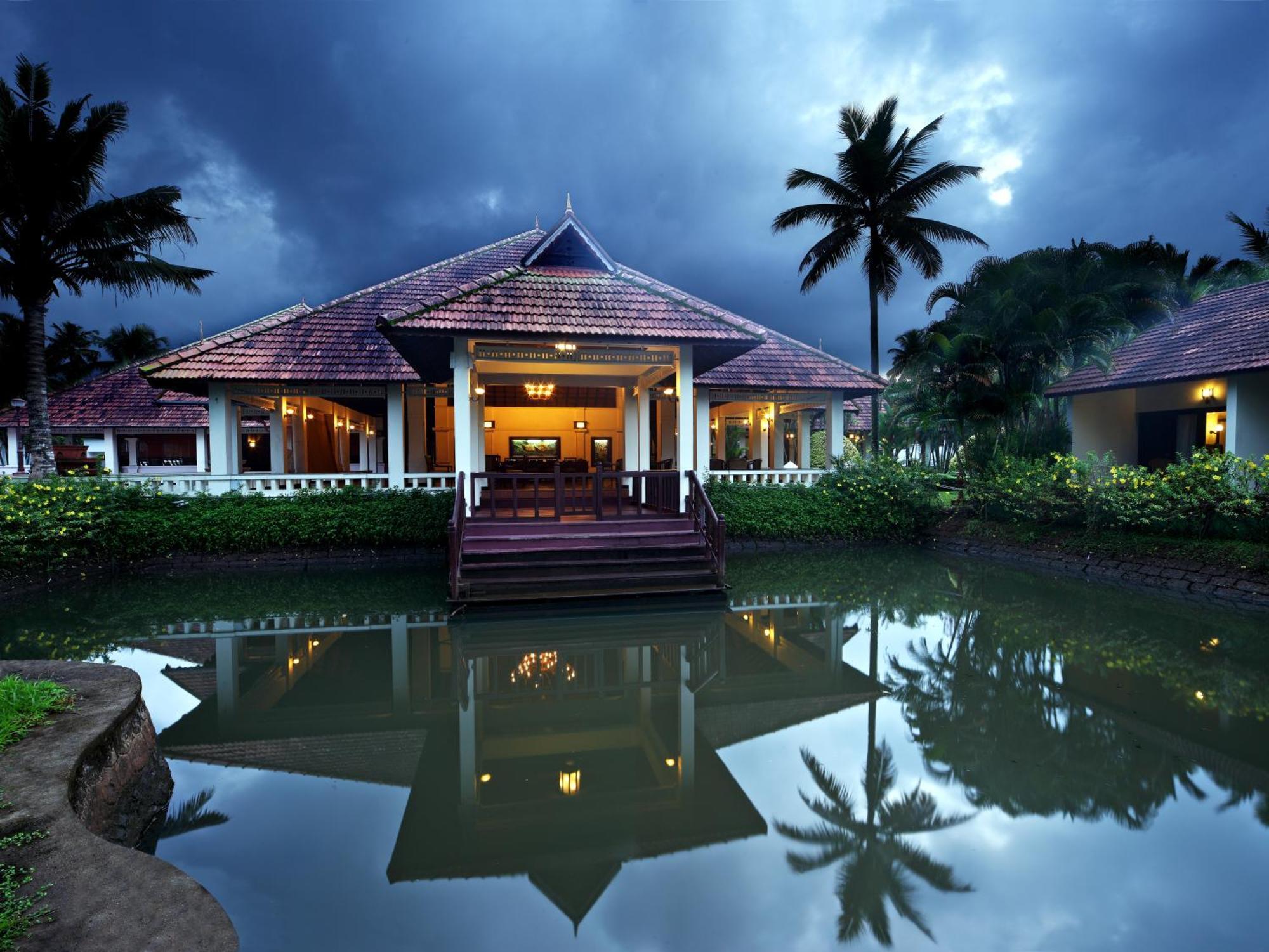 อาบัด วิสเพอริ่ง ปาล์มส์ คุมาราคม Hotel ภายนอก รูปภาพ