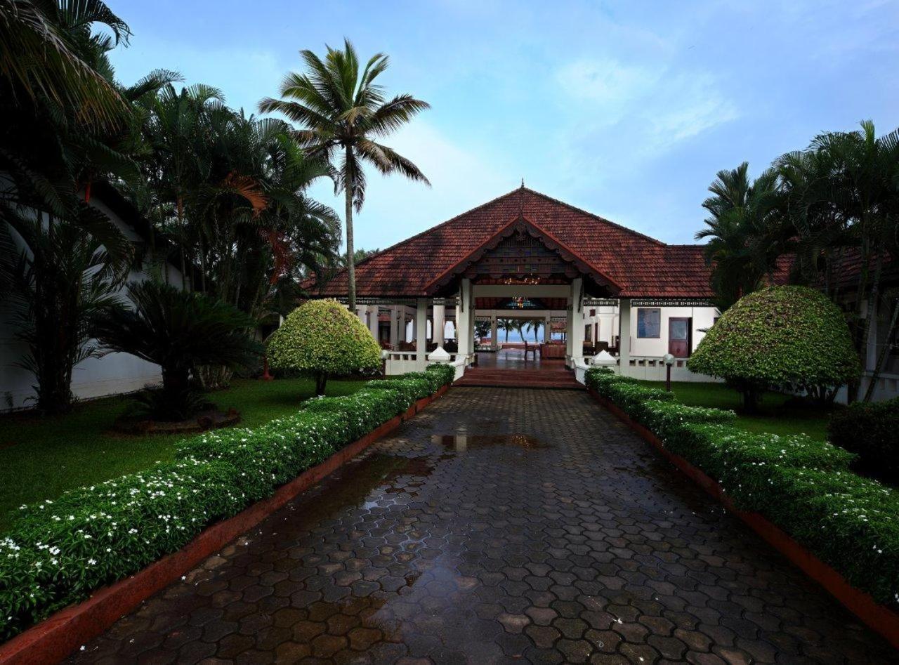 อาบัด วิสเพอริ่ง ปาล์มส์ คุมาราคม Hotel ภายนอก รูปภาพ
