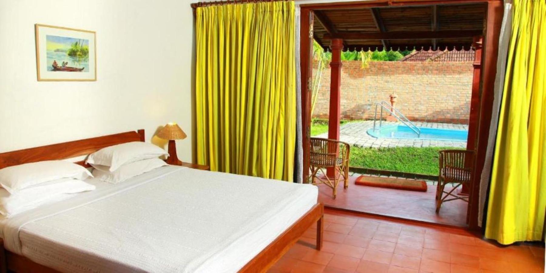 อาบัด วิสเพอริ่ง ปาล์มส์ คุมาราคม Hotel ภายนอก รูปภาพ