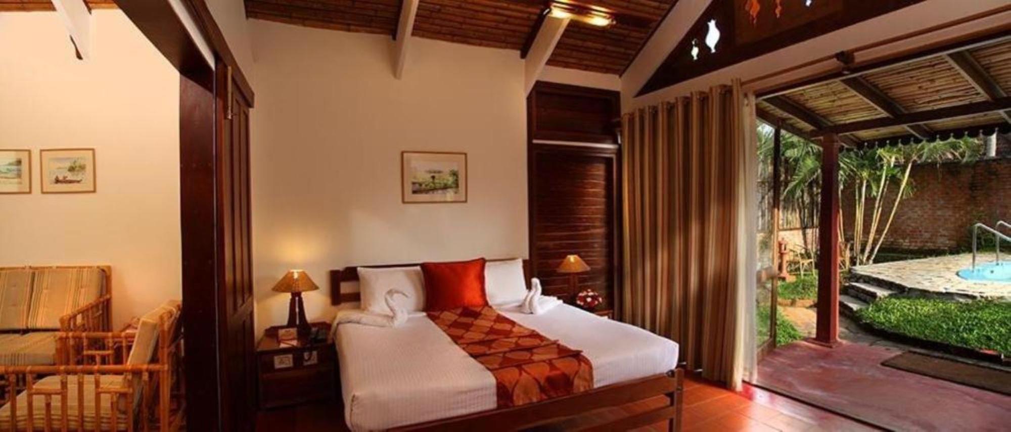 อาบัด วิสเพอริ่ง ปาล์มส์ คุมาราคม Hotel ภายนอก รูปภาพ
