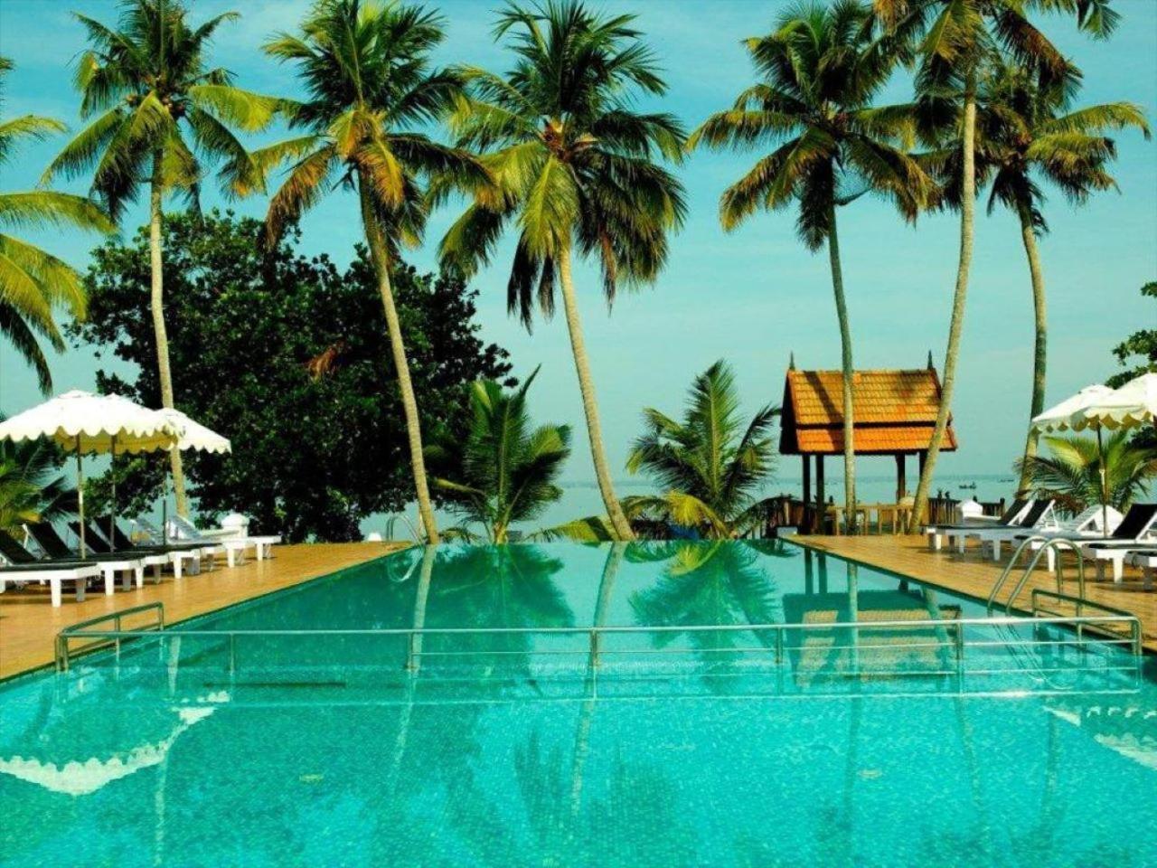 อาบัด วิสเพอริ่ง ปาล์มส์ คุมาราคม Hotel ภายนอก รูปภาพ