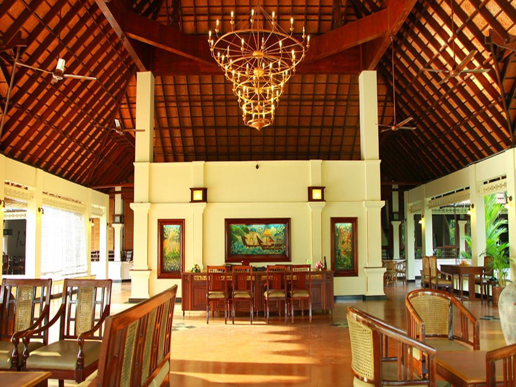 อาบัด วิสเพอริ่ง ปาล์มส์ คุมาราคม Hotel ภายนอก รูปภาพ