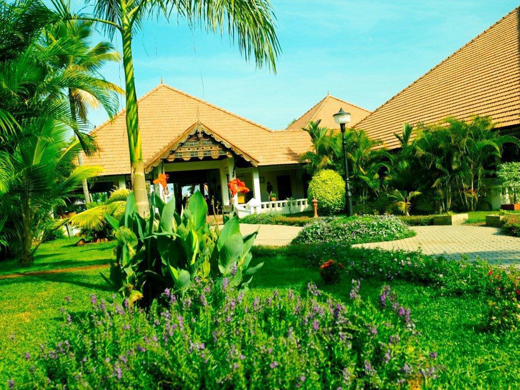 อาบัด วิสเพอริ่ง ปาล์มส์ คุมาราคม Hotel ภายนอก รูปภาพ