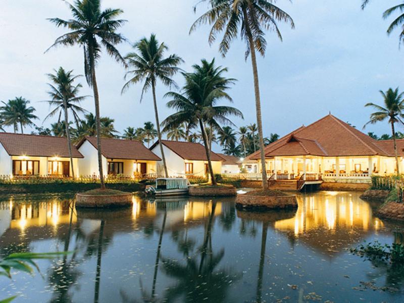 อาบัด วิสเพอริ่ง ปาล์มส์ คุมาราคม Hotel ภายนอก รูปภาพ