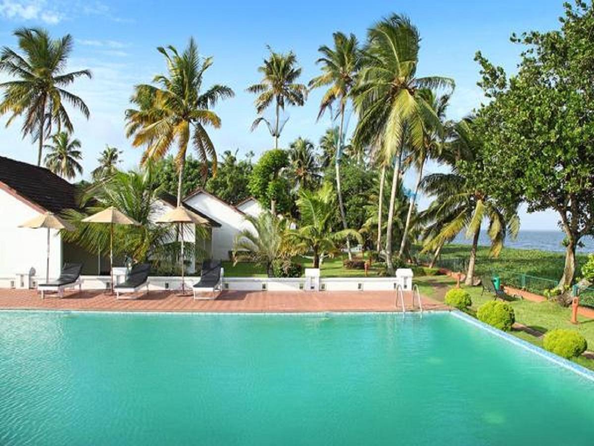 อาบัด วิสเพอริ่ง ปาล์มส์ คุมาราคม Hotel ภายนอก รูปภาพ